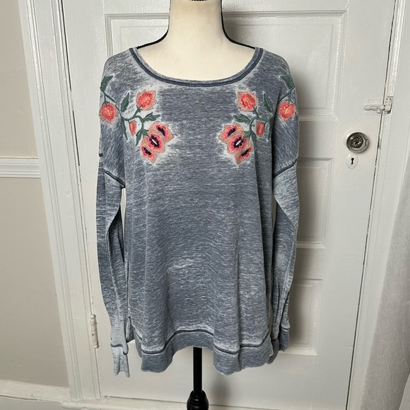 3/$20 💥 Lucky Brand Long Sleeve Shirt Gray Burnout Floral Embroidered Relaxed - Picture 13 of 13